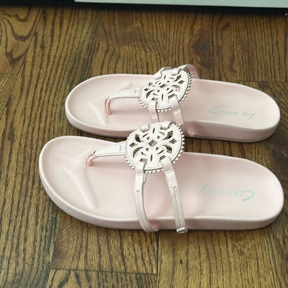 CIRCUS BY SAM EDELMAN Jules Medallion Footbed Sandals Size 7.5 New without Box - Picture 3 of 6